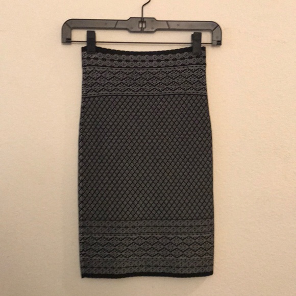 🖤BCBG MAXAZRIA BODY CON SKIRT - Picture 4 of 5